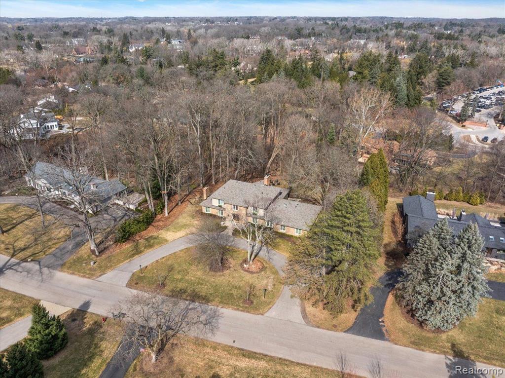 628 BENNINGTON Drive, Bloomfield Hills, MI 48304 — Photo 32
