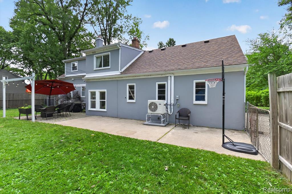 21154 Flanders Street, Farmington, MI 48335 — Photo 43