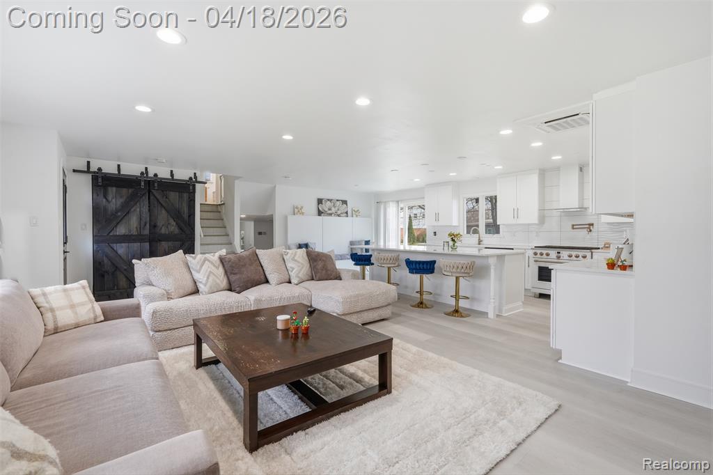 5585 Castleton Drive, West Bloomfield, MI — Photo 4