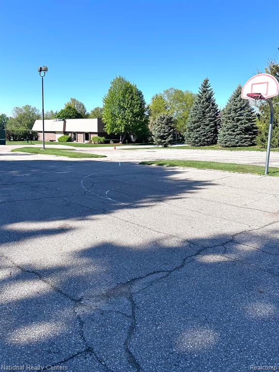 1840 BRENTWOOD Drive, Troy, MI 48098 — Photo 15