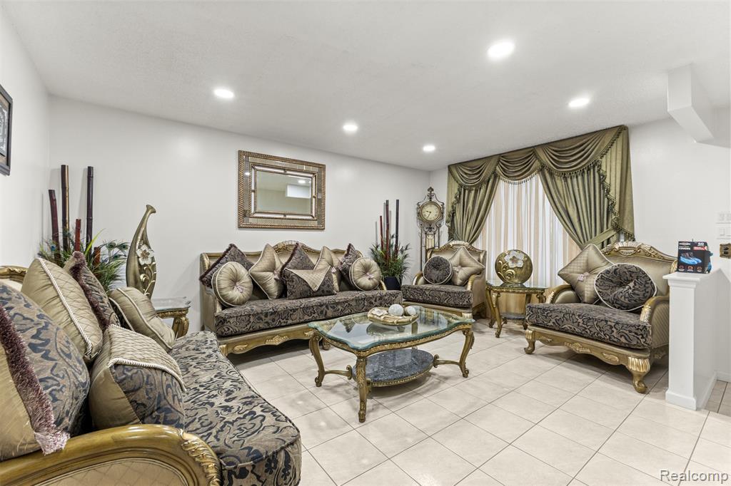 26611 Cecile Street, Dearborn Heights, MI 48127 — Photo 7