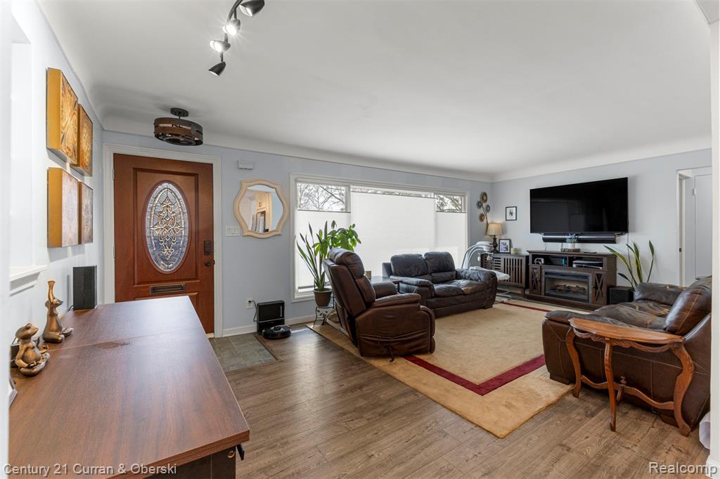 9329 Merriman Road, Livonia, MI 48150 — Photo 6