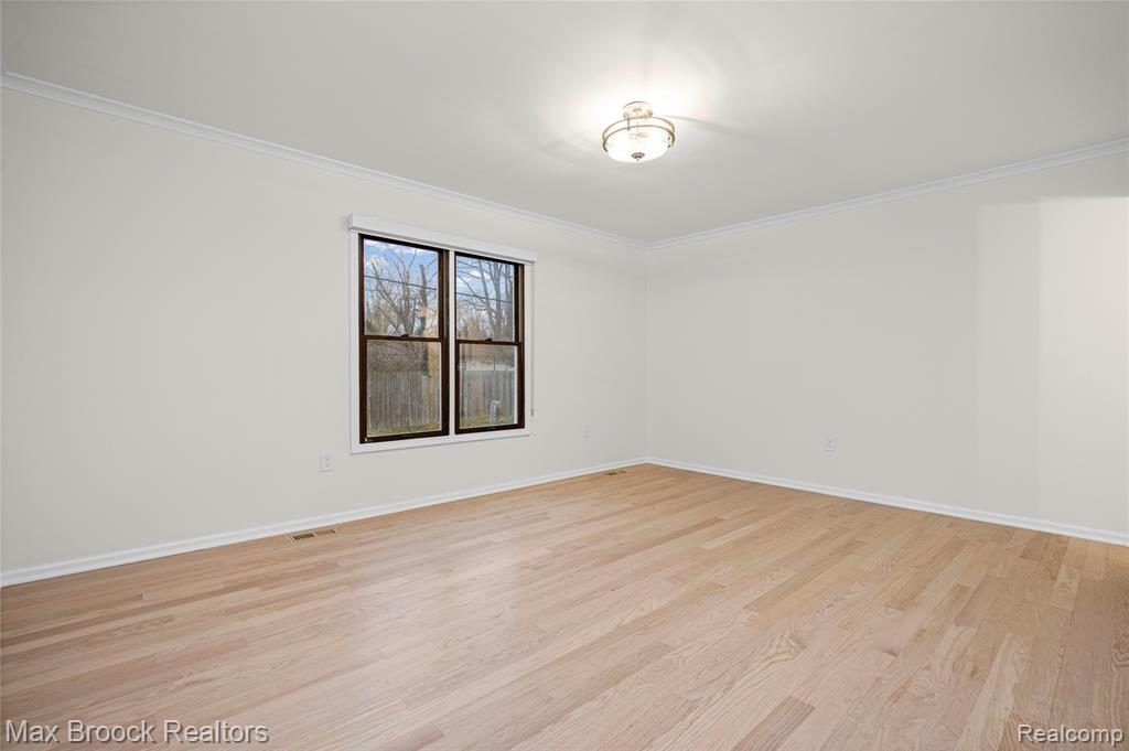 28977 Lake Park Dr. Drive, Farmington, MI 48331 — Photo 20