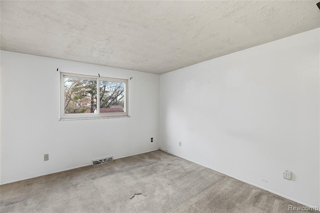 6230 Barker Drive, Waterford, MI 48329 — Photo 22