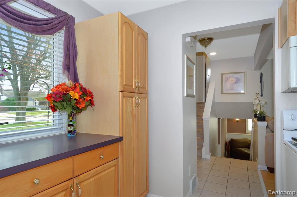 9037 N HUBBARD Street, Livonia, MI 48150 — Photo 15