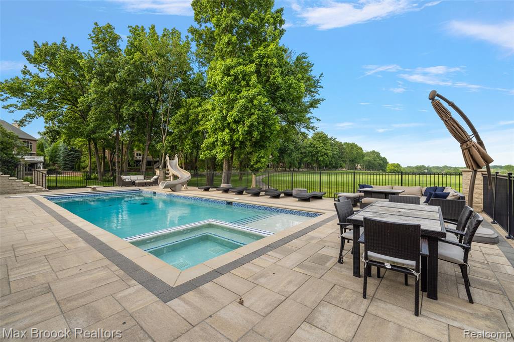 7428 Foxburg Court, Clarkston, MI 48348 — Photo 51