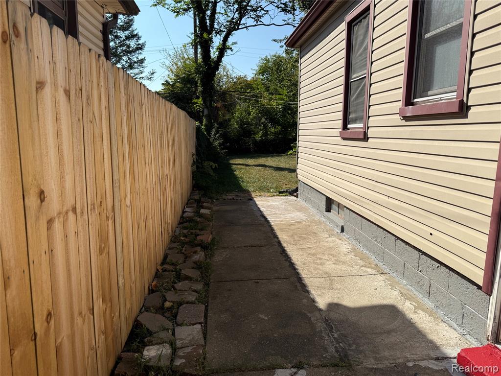 6345 Woodmont Avenue, Detroit, MI 48228 — Photo 2