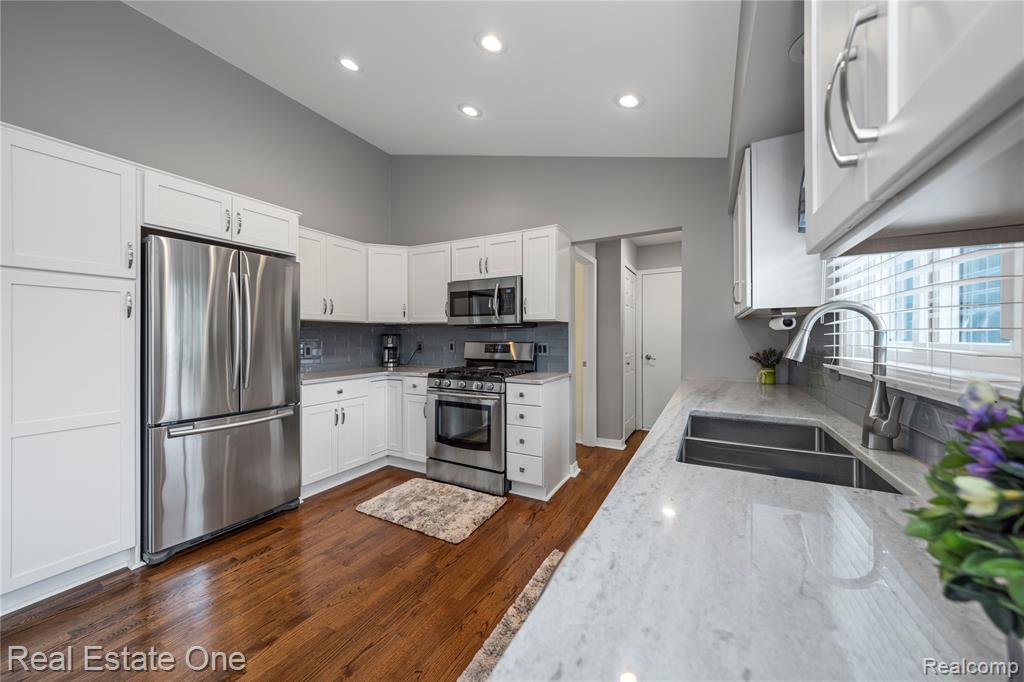 8736 El Dorado Drive, White Lake, MI — Photo 12