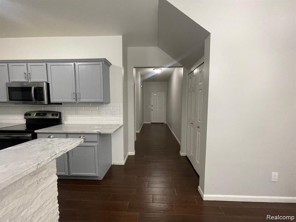 43270 PENDLETON Circle, Sterling Heights, MI 48313 — Photo 3