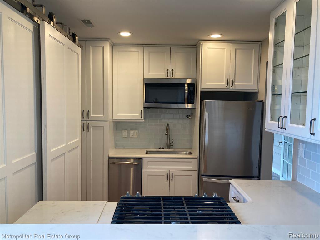 2900 E JEFFERSON Avenue, A-701, Detroit, MI 48207 — Photo 7