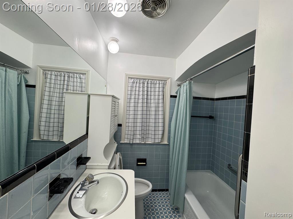 6922 MAYBURN Street, Dearborn Heights, MI 48127 — Photo 7