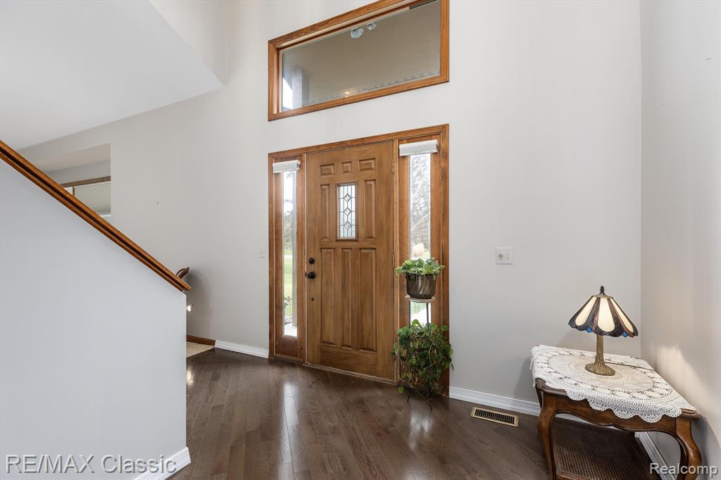 5850 MEADOWS Drive, Clarkston, MI 48348 — Photo 6