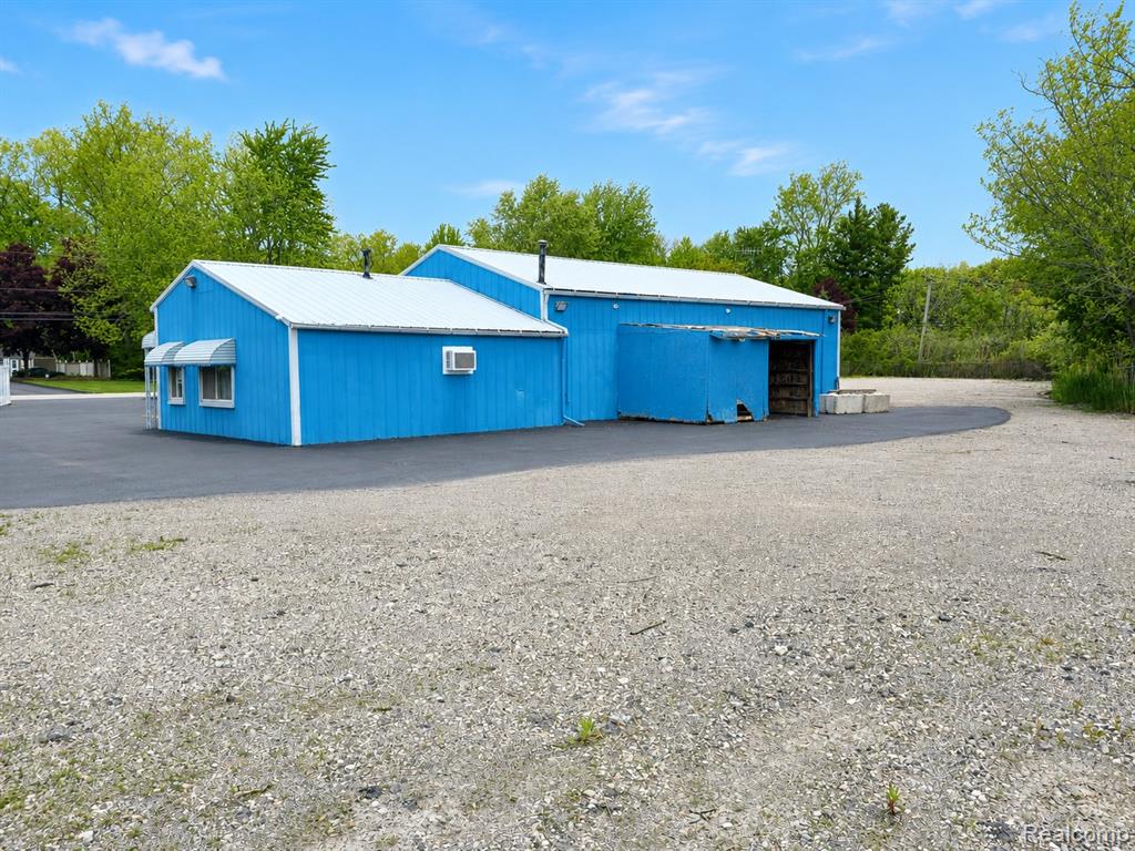20401 Gudith Road, Brownstown, MI 48183 — Photo 8
