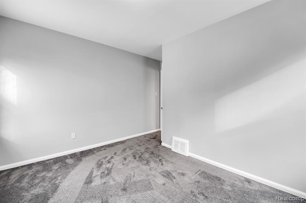 8651 HAZELTON Street, Dearborn Heights, MI 48127 — Photo 9
