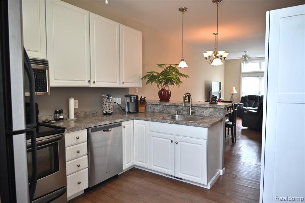 810 Catalina Cove, Luna Pier, MI 48157 — Photo 5
