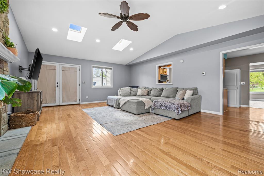 2922 Airport Road, Waterford, MI 48329 — Photo 11