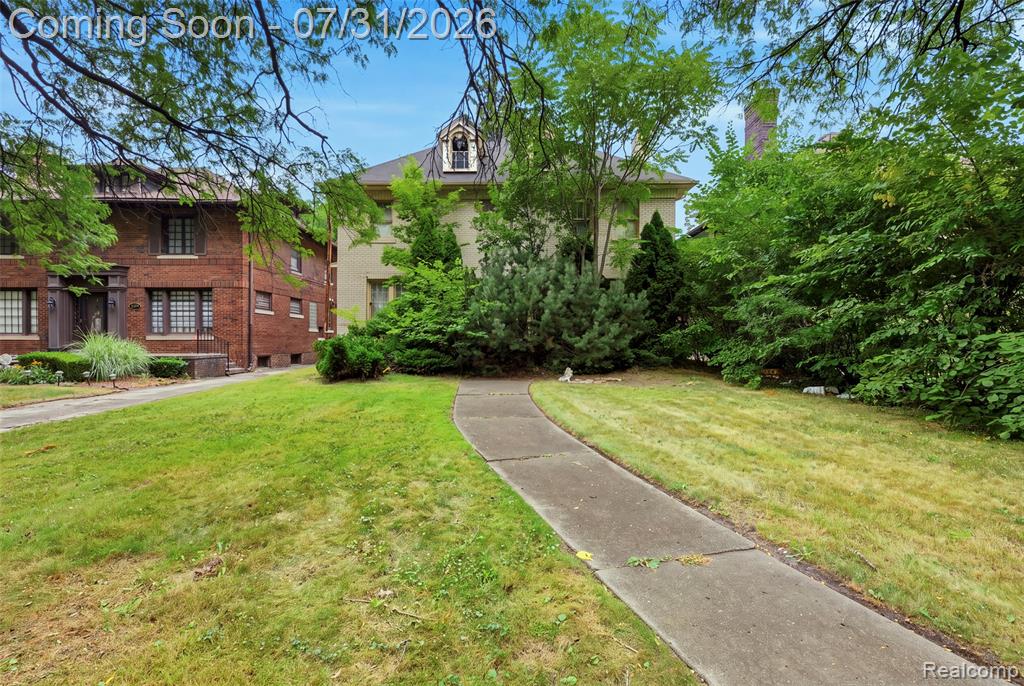 1636 W Boston Boulevard - Photo 2