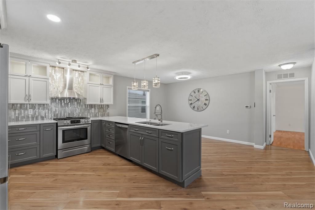 11798 Willoway Court, South Lyon, MI 48178 — Photo 12