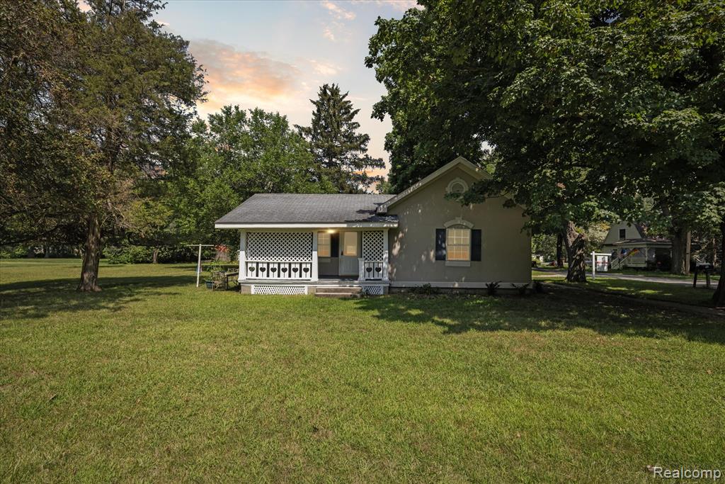 603 N Line Street, Chesaning, MI 48616 — front exterior