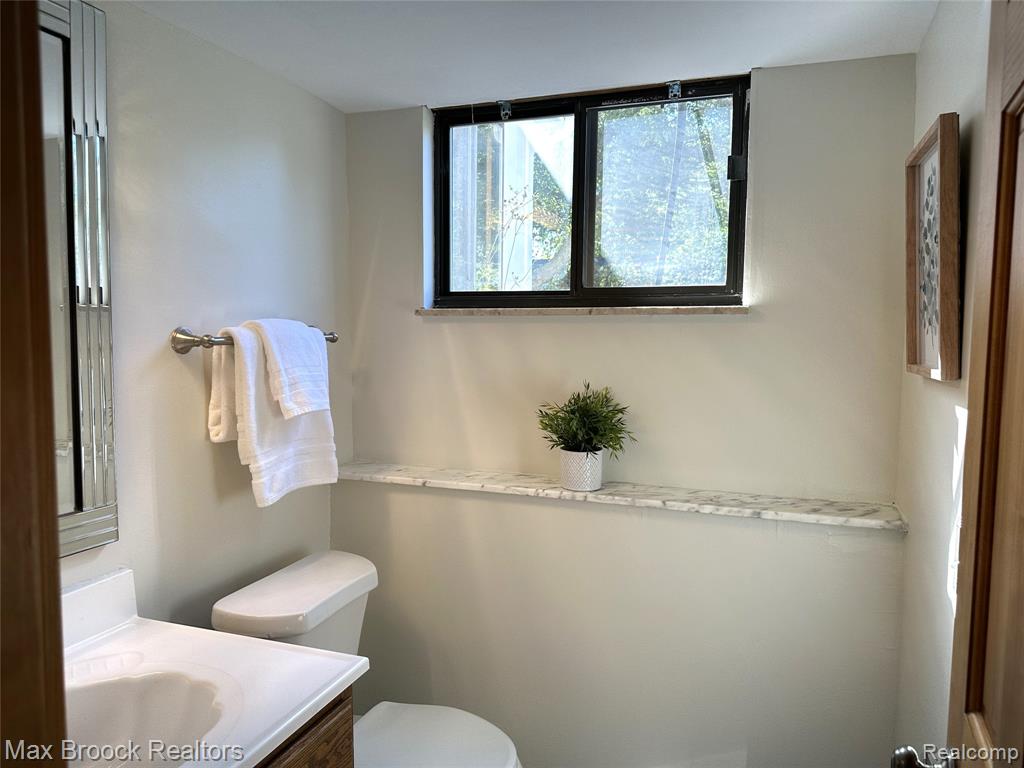 8741 Buffalo Drive, Commerce Twp, MI 48382 — Photo 17