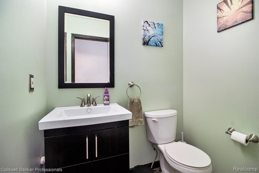5885 Rockcroft Boulevard, Clarkston, MI — Photo 9