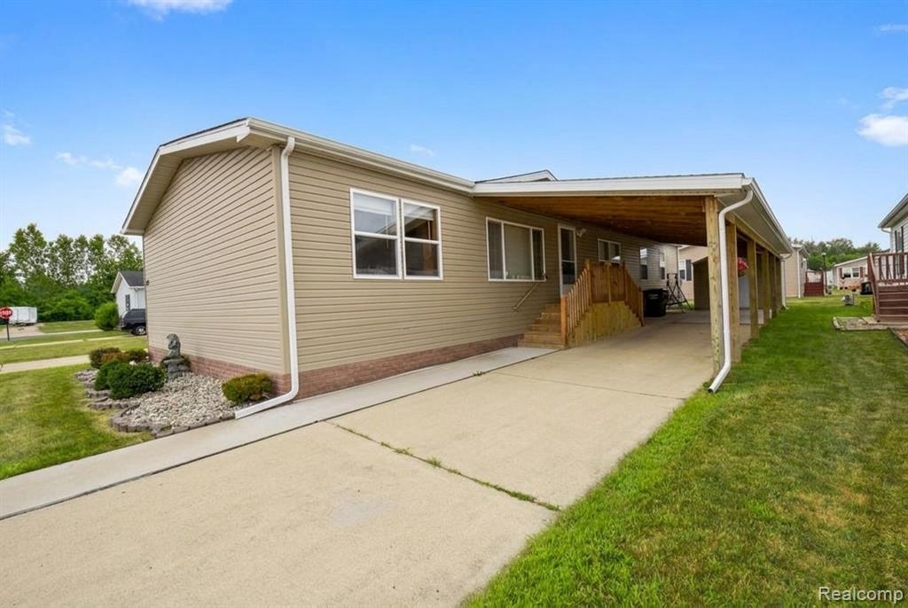 13451 Mapleview Street, Carleton, MI 48117