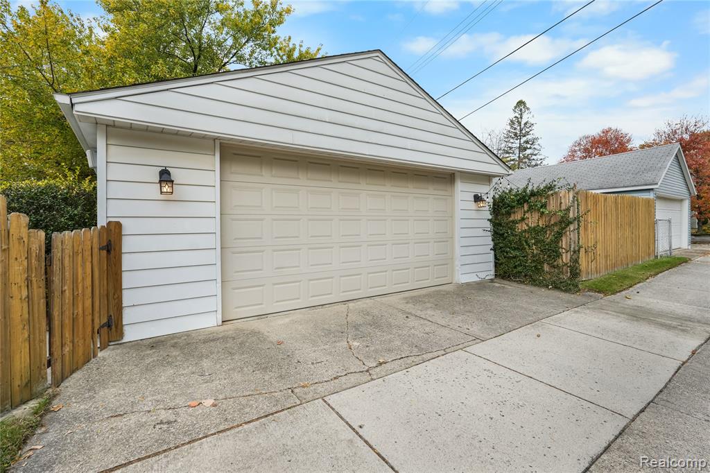 445 Linden Avenue, Royal Oak, MI 48073 — Photo 32