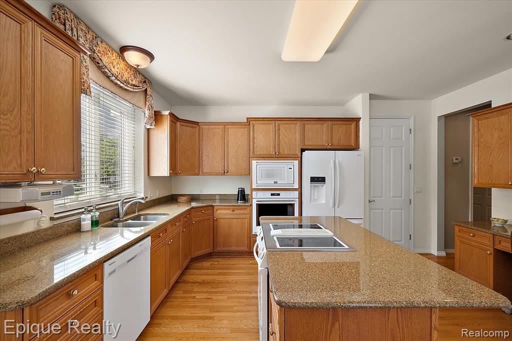 5675 Golf Pointe Drive, Clarkston, MI 48348 — Photo 23