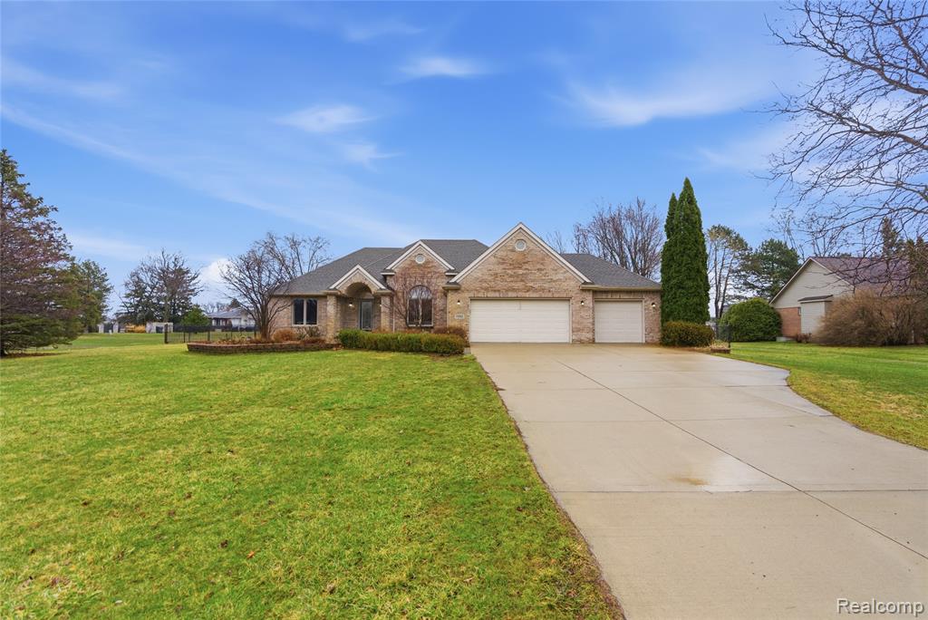 7095 Elmwood Drive, Grand Blanc, MI 48439 — Photo 2