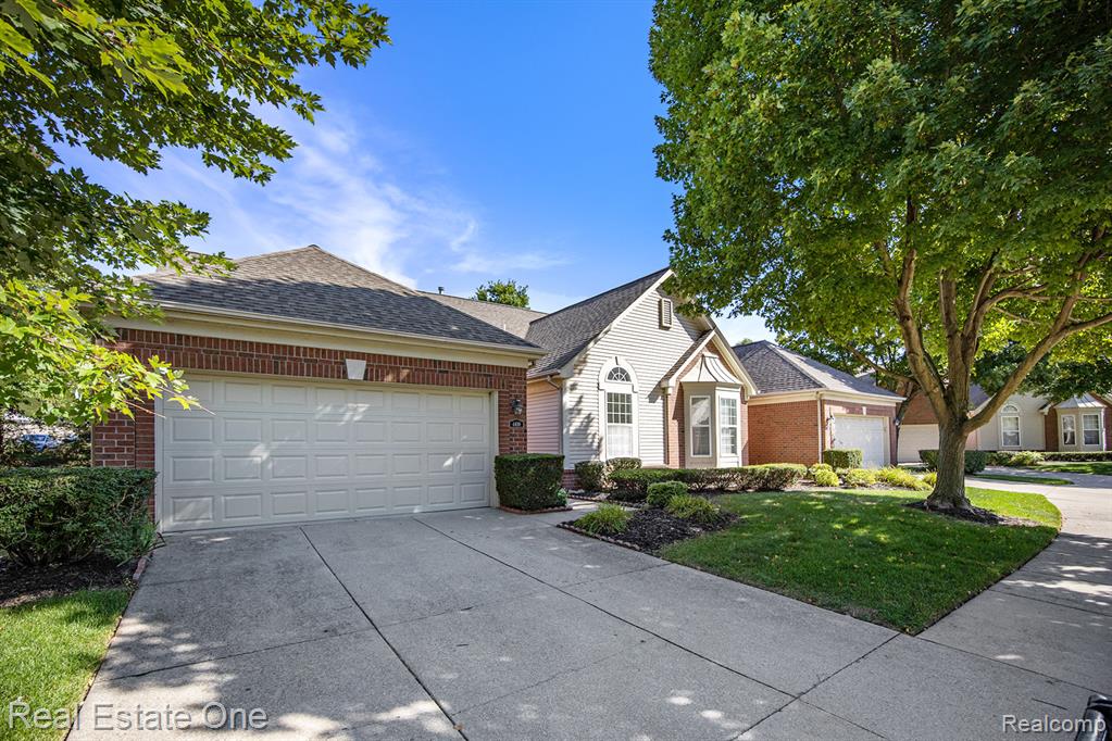 4439 Honeysuckle Drive, Sterling Heights, MI 48314 — Photo 4