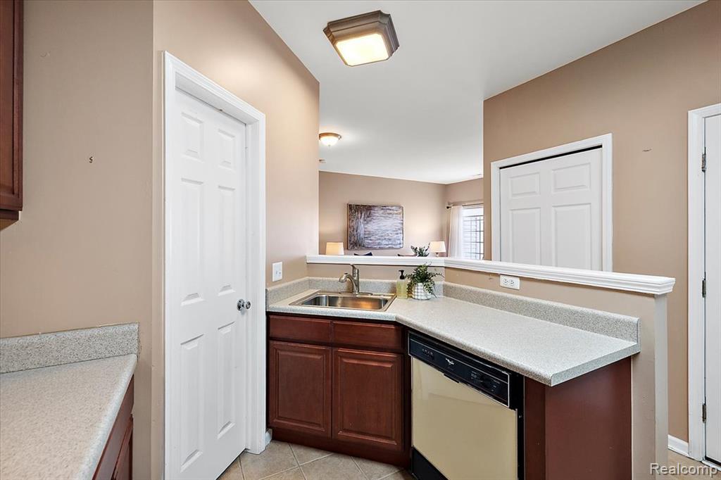 26709 Ashton Drive, Woodhaven, MI 48183 — Photo 15