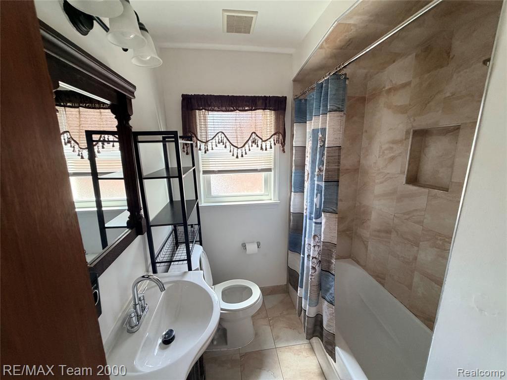 1415 Oakland Court, Dearborn Heights, MI 48125 — Photo 5