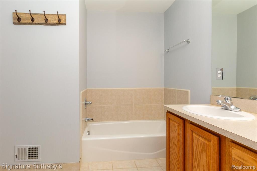 521 James Circle, Royal Oak, MI 48067 — Photo 20