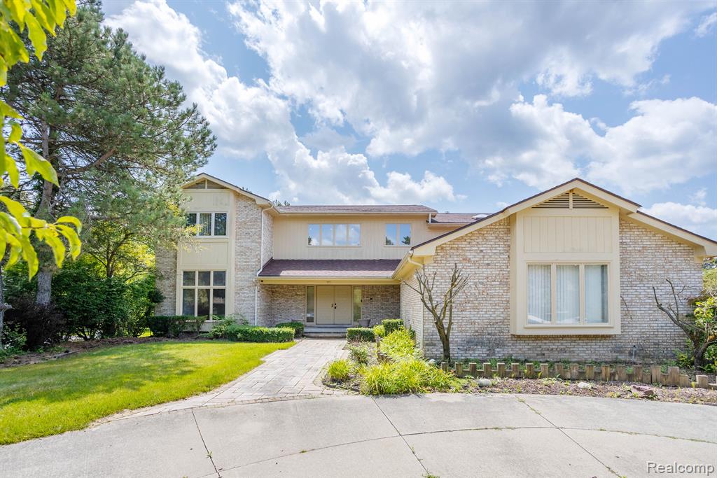 4421 PINEHURST Drive, West Bloomfield, MI — front exterior