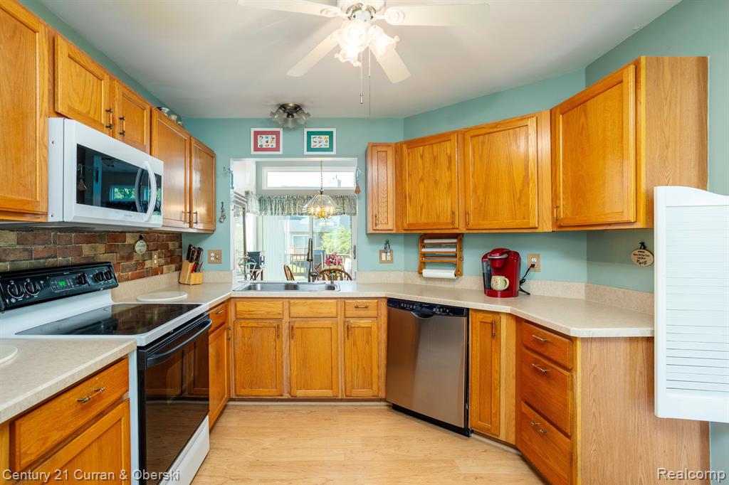 2531 Pine Drive, Wixom, MI 48393 — Photo 7