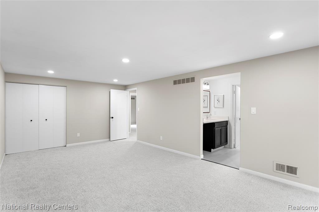 7103 Pebble Park Drive, West Bloomfield, MI — Photo 30