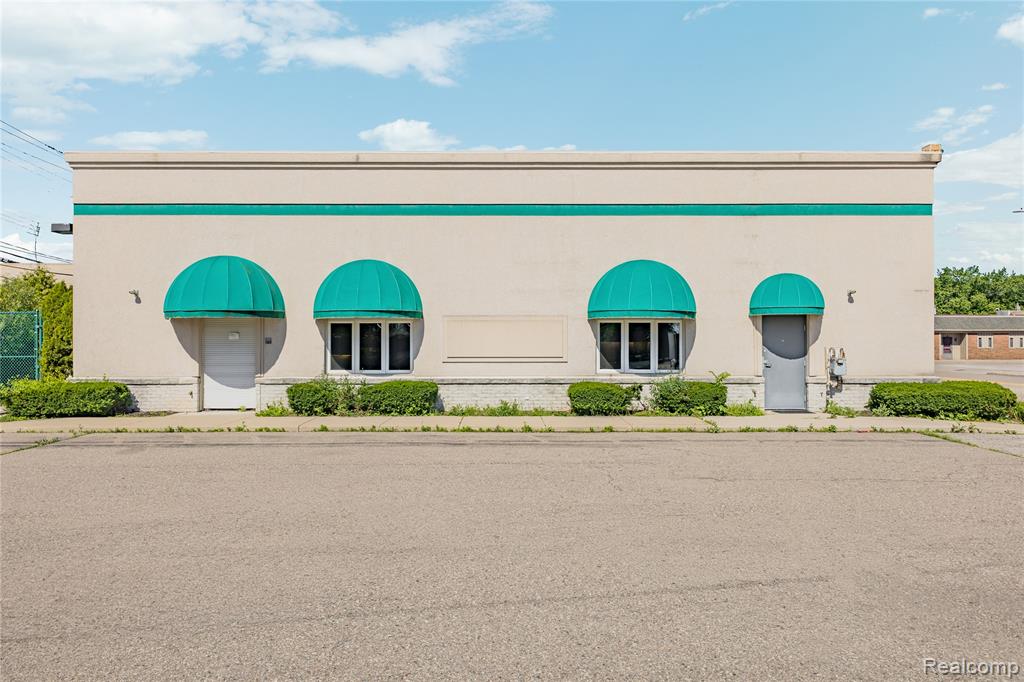 14211 W 11 MILE Road, Oak Park, MI 48237