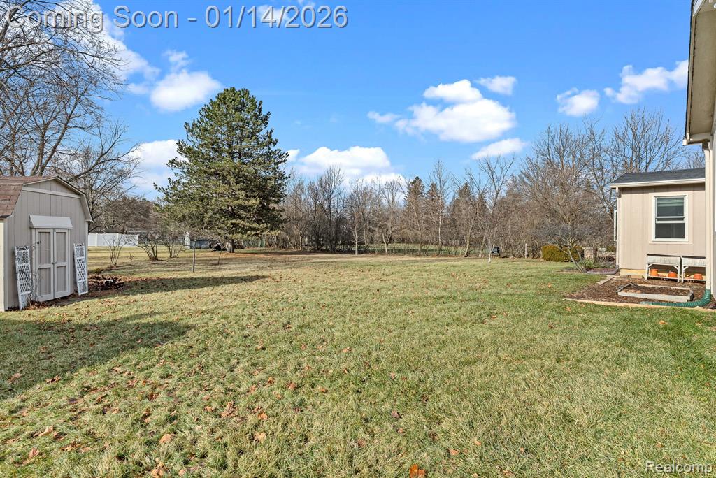 8098 Dover Drive, Grand Blanc, MI 48439 — Photo 46