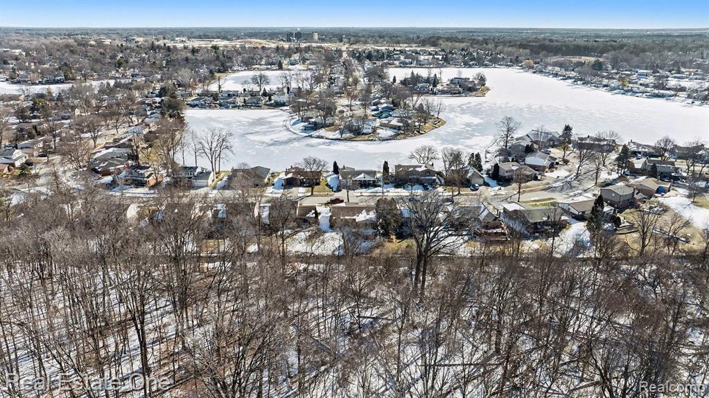 6605 Emerald Lake Drive, Troy, MI 48085 — Photo 21