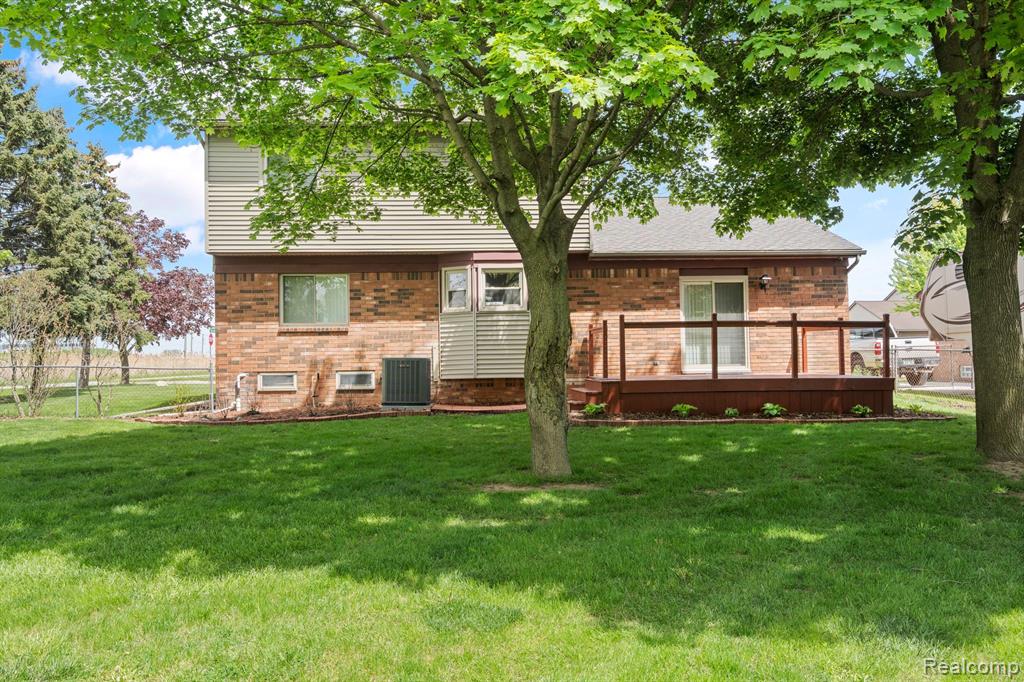 50631 NEWCASTLE Drive, Chesterfield, MI 48047 — Photo 39