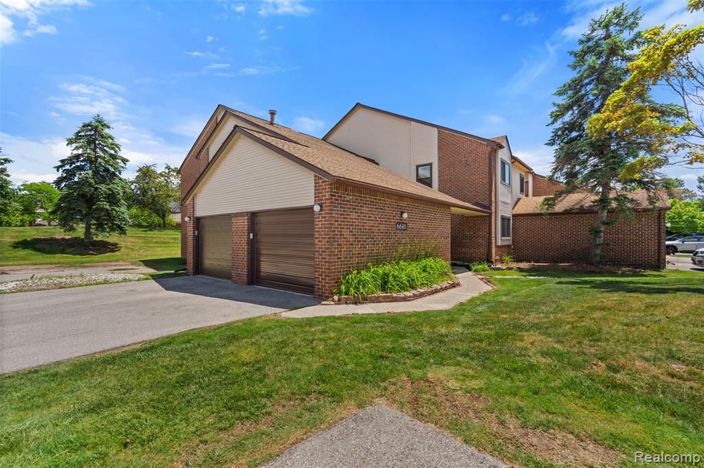 6680 Ridgefield Circle, West Bloomfield, MI