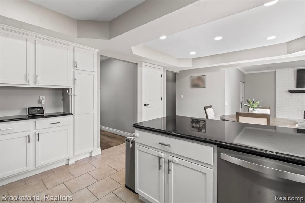 42838 FREEPORT Drive, Sterling Heights, MI 48313 — Photo 19
