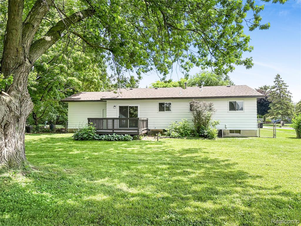 5552 Liberty Bell Road, Grand Blanc, MI 48439 — Photo 4