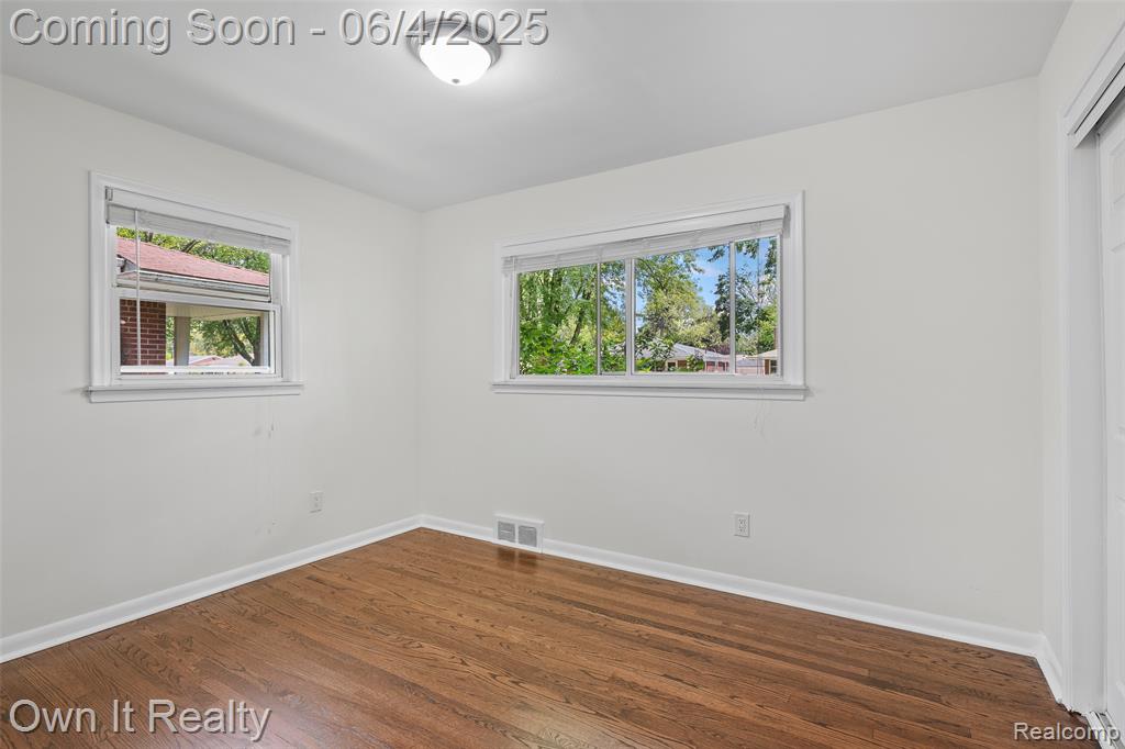 8415 N Evangeline Street, Dearborn Heights, MI 48127 — Photo 18