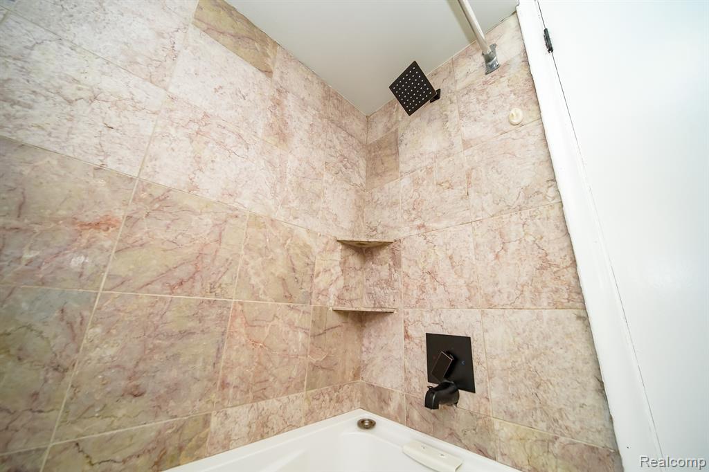 19041 Bungalow Drive, Lathrup Village, MI 48076 — Photo 70