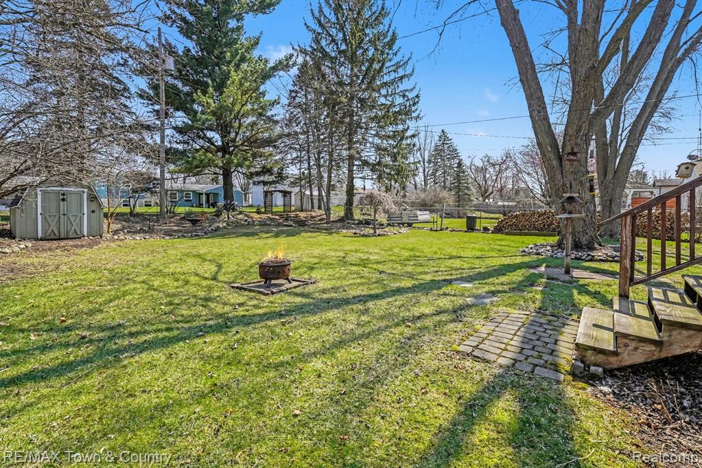 527 Spring Lane, Flushing, MI 48433 — Photo 28