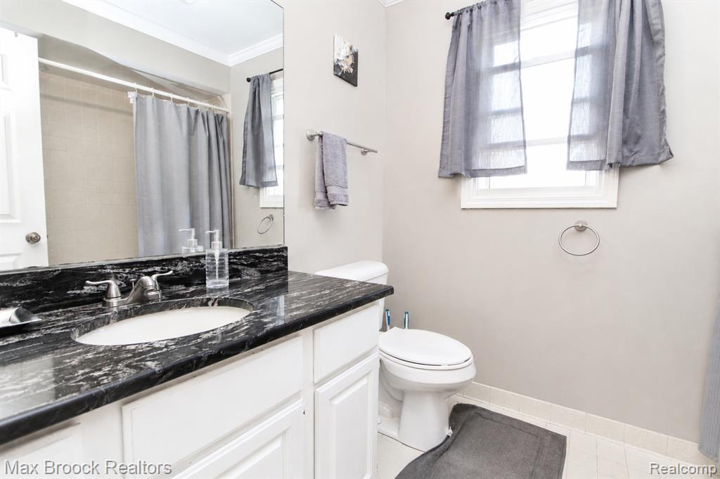 8952 Cynthia Court, Commerce Twp, MI 48382 — Photo 38