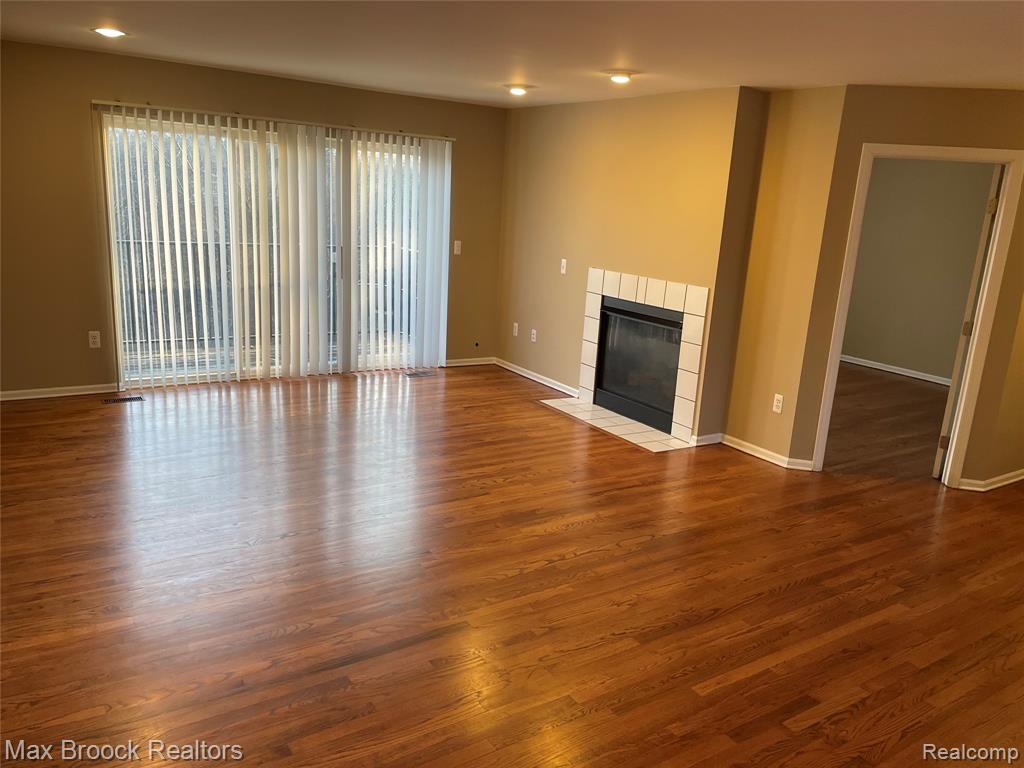 924 SANDALWOOD Drive, Troy, MI 48085 — Photo 3