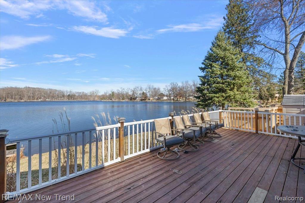 7135 CAPRI Drive, White Lake, MI 48383 — Photo 37