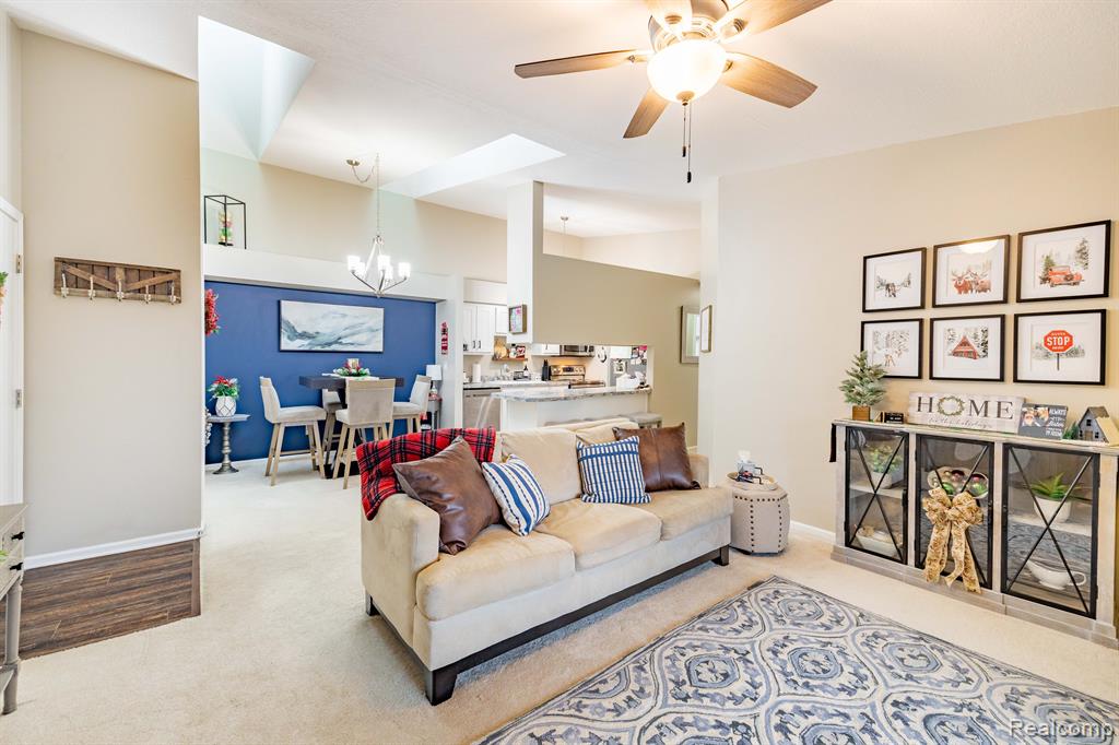 1305 HARBOUR Drive, 13, Trenton, MI 48183 — Photo 8